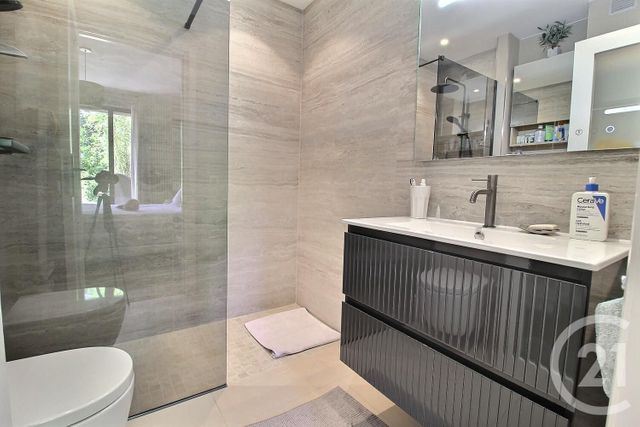 Afficher la photo en grand Appartement F3 à vendre - 3 pièces - 78.7 m2 - VILLENEUVE LOUBET - 06 - PROVENCE-ALPES-COTE-D-AZUR - Century 21 Visa Immobilier