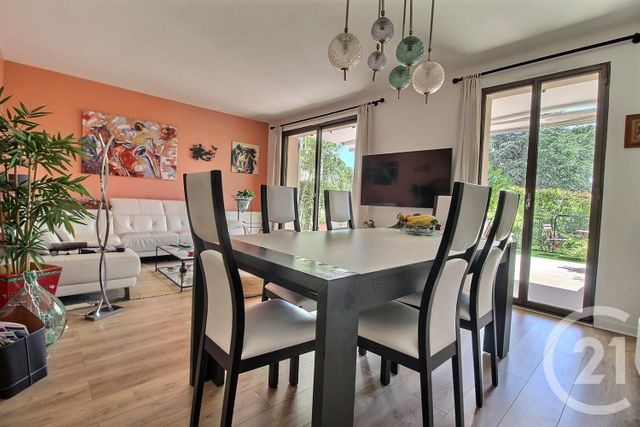 Afficher la photo en grand Appartement F3 à vendre - 3 pièces - 78.7 m2 - VILLENEUVE LOUBET - 06 - PROVENCE-ALPES-COTE-D-AZUR - Century 21 Visa Immobilier