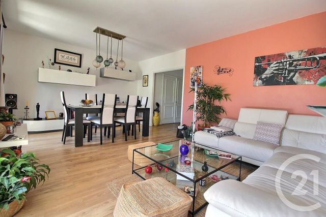 Afficher la photo en grand Appartement F3 à vendre - 3 pièces - 78.7 m2 - VILLENEUVE LOUBET - 06 - PROVENCE-ALPES-COTE-D-AZUR - Century 21 Visa Immobilier